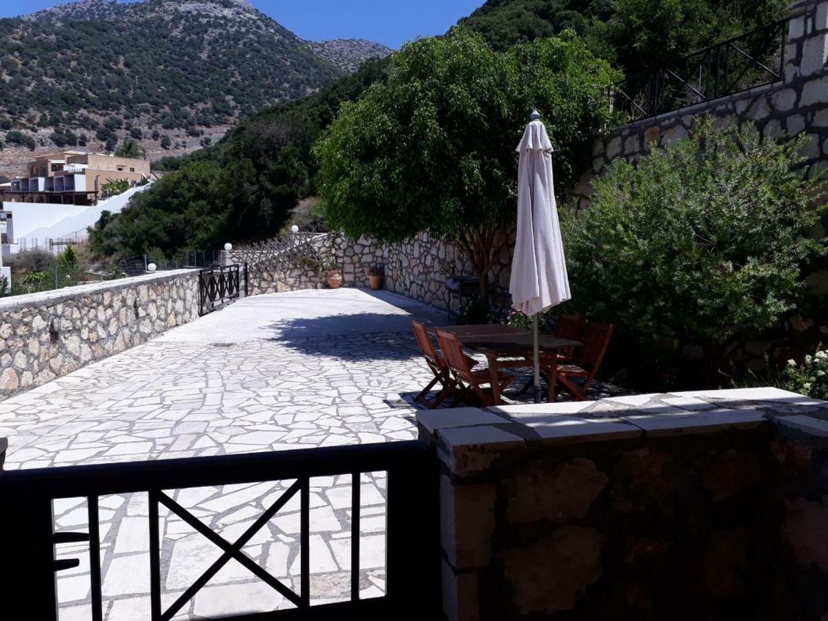 Villa Merastri Vlikhádha Exteriör bild